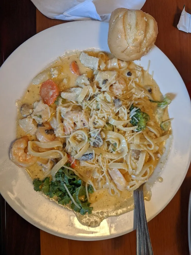 Shrimp and Chicken Fettuccine Alfredo